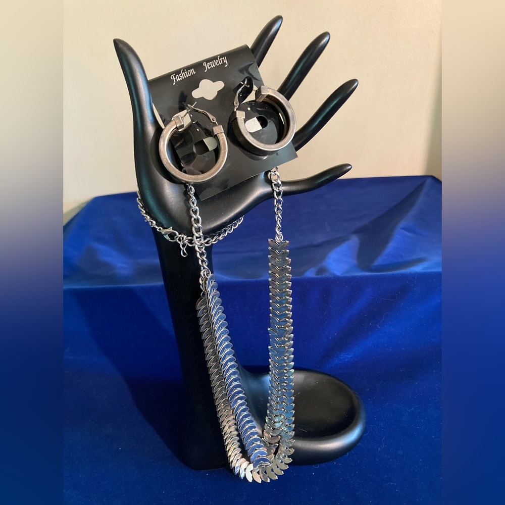 5/$15 Mad Max Thunderdome Style Necklace and Earing Set